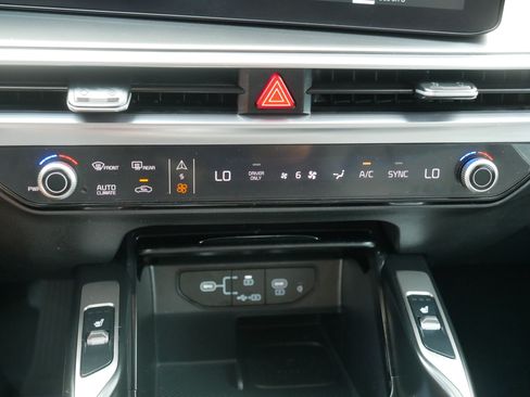 Certified 2025 Kia Sorento EX w/ EX Panoramic Sunroof Package AWD/4WD image 23