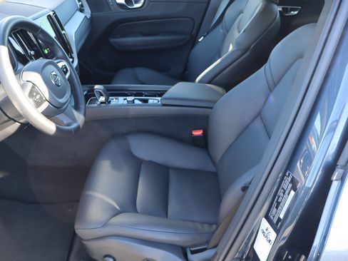 Used 2025 Volvo XC60 B5 Plus image 16