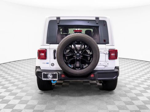 Used 2022 Jeep Wrangler Unlimited Sahara w/ Cold Weather Group image 8