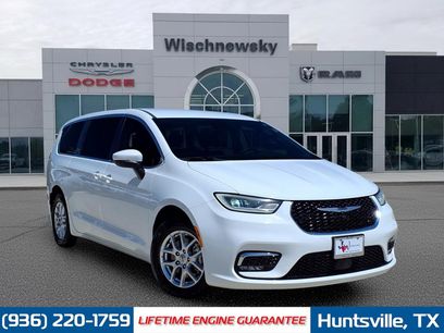 Used 2023 Chrysler Pacifica Touring-L