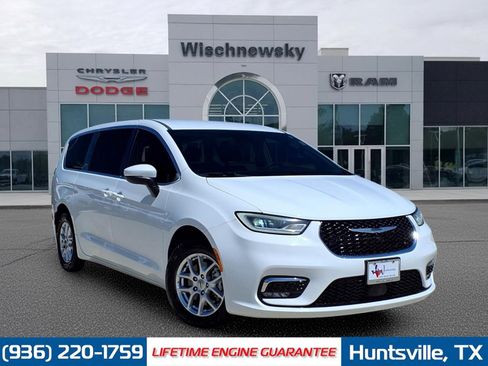 Used 2023 Chrysler Pacifica Touring-L FWD image 1