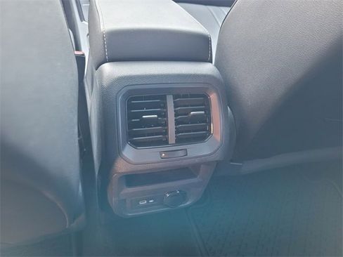 Used 2023 Volkswagen Tiguan SE R-Line image 9