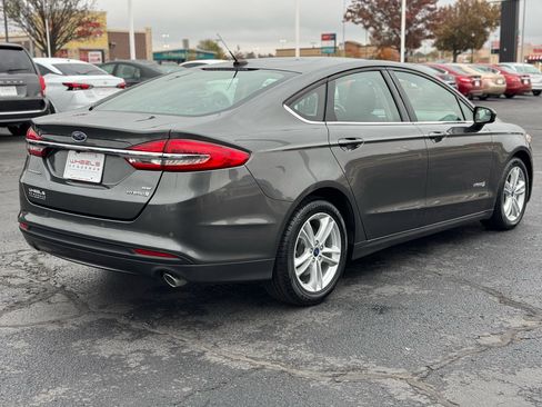 Used 2018 Ford Fusion SE image 5