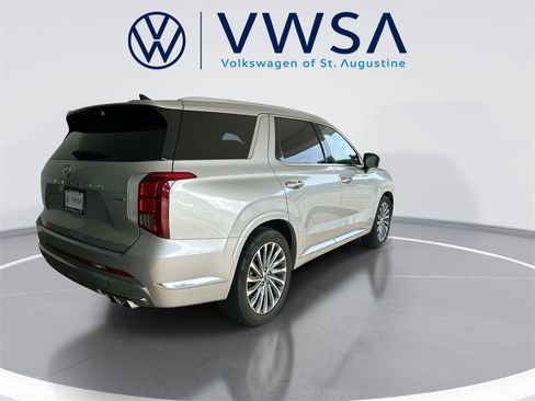 Used 2024 Hyundai Palisade Calligraphy image 9