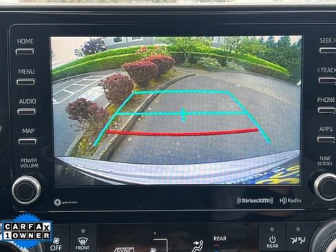 Used 2021 Toyota Highlander XLE AWD/4WD image 46