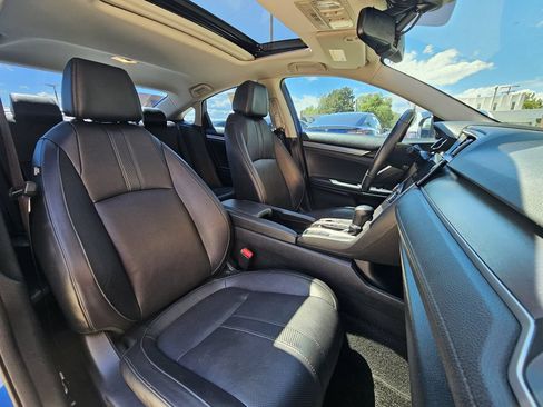 Used 2016 Honda Civic Touring image 4