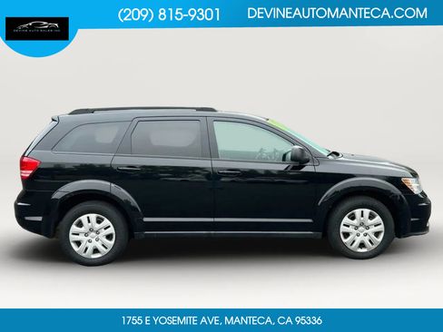 Used 2019 Dodge Journey SE image 9