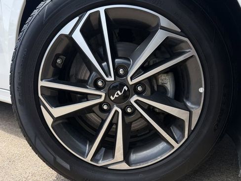 Used 2023 Kia Forte LXS FWD image 9