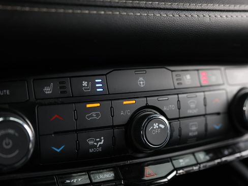 Used 2022 Dodge Durango SRT w/ Technology Group AWD/4WD image 38