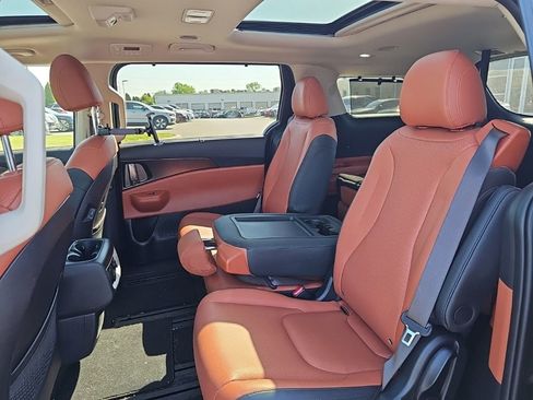 Used 2025 Kia Carnival SX Prestige FWD image 13