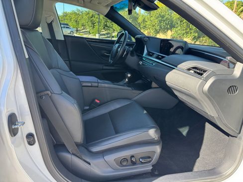 Used 2021 Lexus ES 300h w/ Premium Package image 16