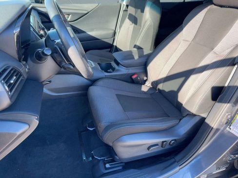 Used 2022 Subaru Outback Premium image 5