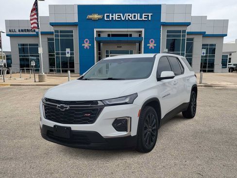 Used 2023 Chevrolet Traverse RS FWD image 1