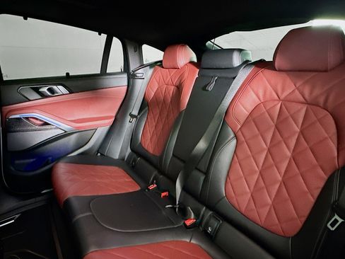 Used 2024 BMW X6 M60i w/ Dynamic Handling Package image 23