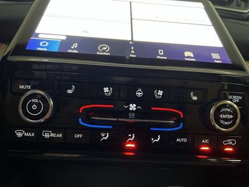 Used 2024 Jeep Grand Cherokee L Summit AWD/4WD image 18