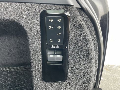 Certified 2023 Land Rover Range Rover Autobiography image 38