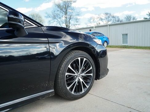 Used 2019 Toyota Camry SE image 12