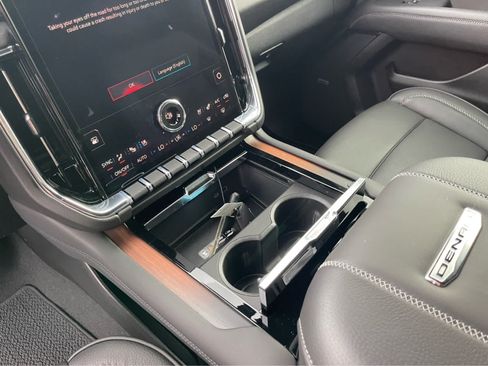 Used 2026 GMC Yukon Denali w/ Sun & Power Step Package AWD/4WD image 17
