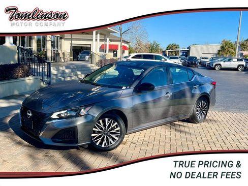 Used 2025 Nissan Altima 2.5 SV image 1
