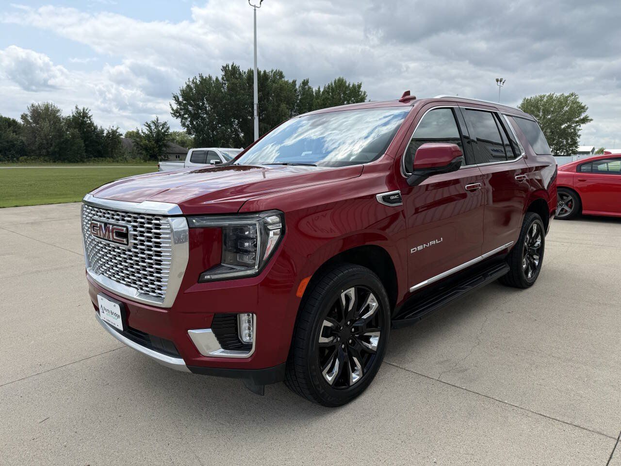 Used 2023 GMC Yukon Denali AWD/4WD image 2