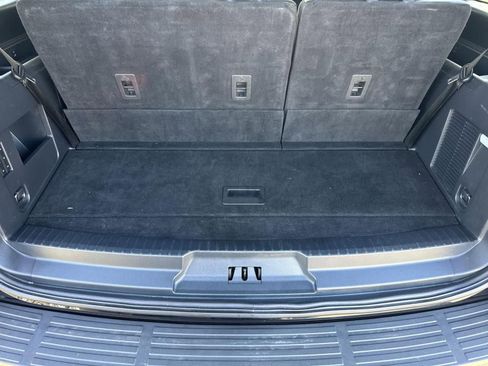 Used 2024 Ford Expedition XLT image 38