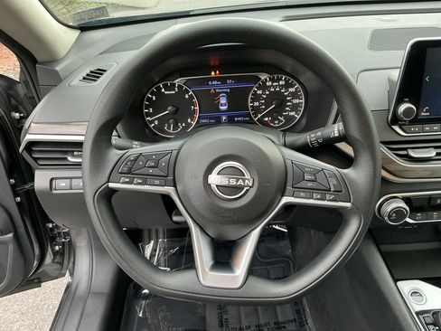 Used 2024 Nissan Altima 2.5 SV AWD/4WD image 14