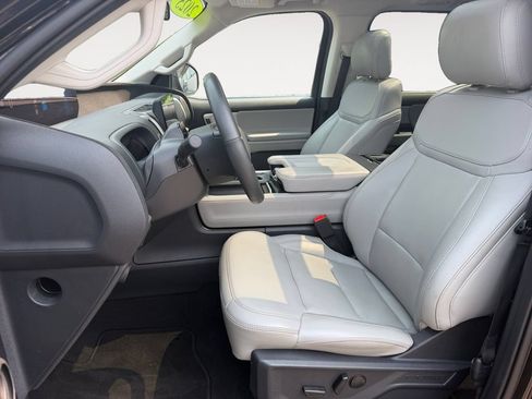Certified 2025 Ford Expedition Active AWD/4WD image 11