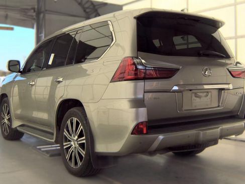 Used 2018 Lexus LX 570 4WD w/ Luxury Package image 3