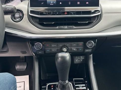 Used 2023 Jeep Compass Limited image 27