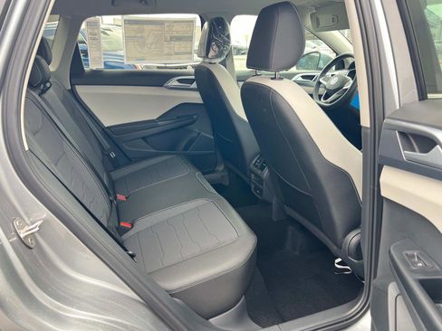 New 2025 Volkswagen Taos SE image 28
