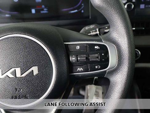 Used 2023 Kia Sportage LX image 3