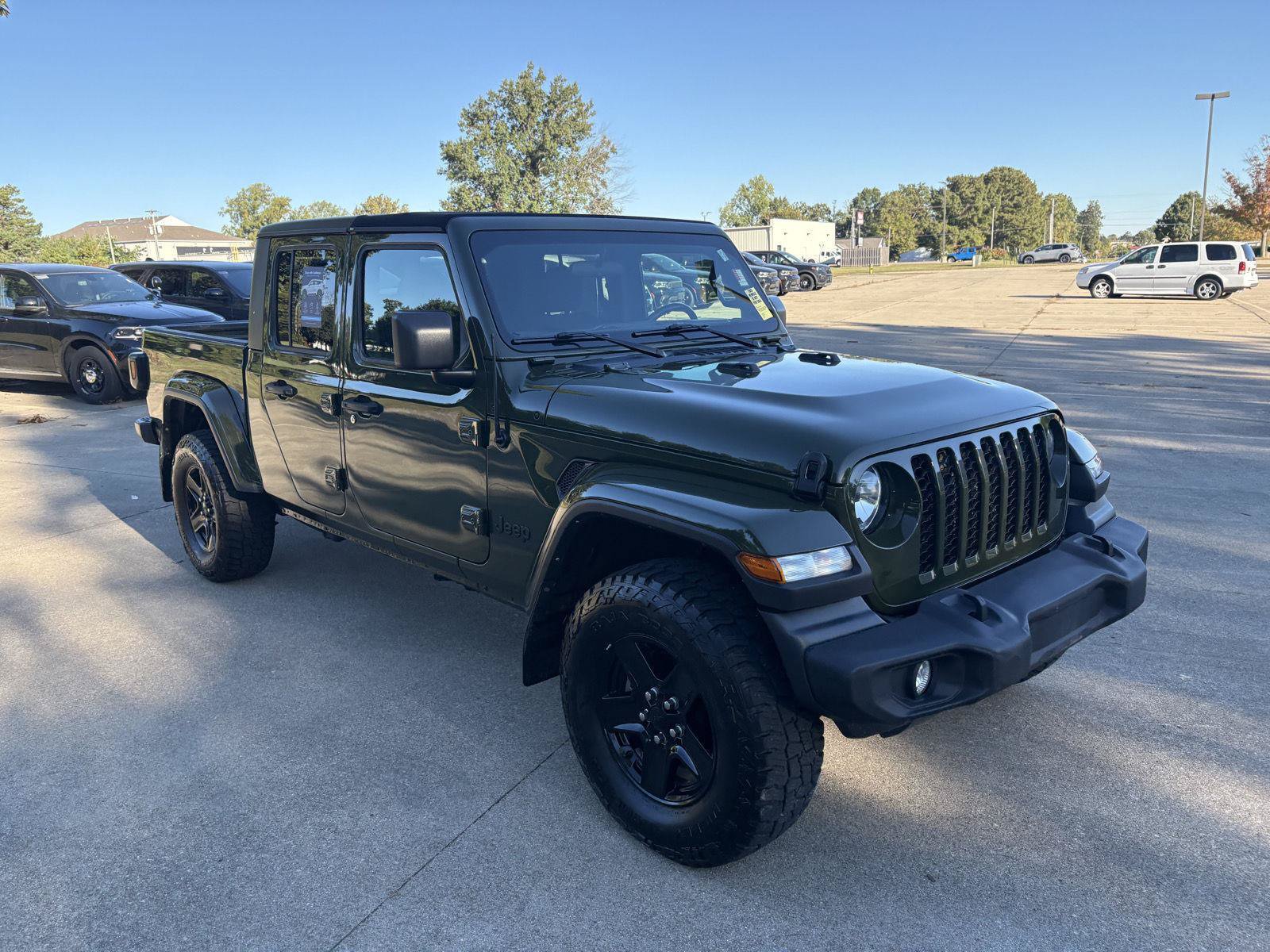 Used 2021 Jeep Gladiator Sport AWD/4WD image 2