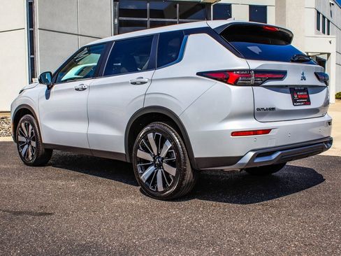 New 2025 Mitsubishi Outlander SE image 4