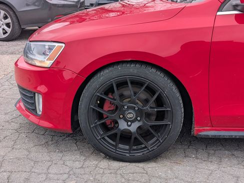 Used 2013 Volkswagen Jetta GLI Autobahn FWD image 2