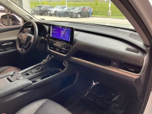 Certified 2024 Toyota Grand Highlander AWD image 18