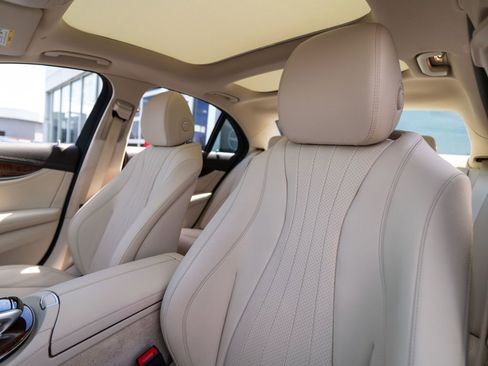 Used 2019 Mercedes-Benz E 300 4MATIC image 6