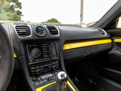 Certified 2016 Porsche Boxster Spyder RWD image 39