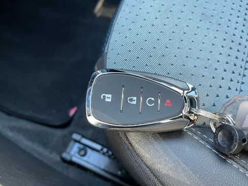 Used 2025 Chevrolet Trax LT w/ LT Convenience Package image 22