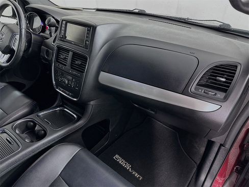 Used 2017 Dodge Grand Caravan GT image 29