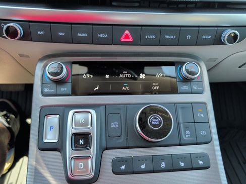 Used 2025 Hyundai Palisade Calligraphy image 18