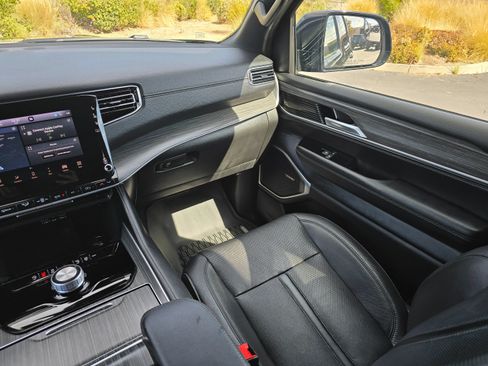 Used 2024 Jeep Wagoneer Series II w/ Flexible Seating Group RWD image 33