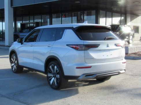 New 2025 Mitsubishi Outlander SE image 5