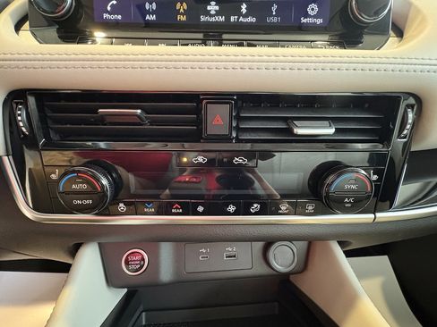 Used 2023 Nissan Rogue SL w/ SL Premium Package FWD image 17