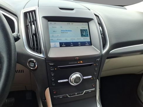 Used 2019 Ford Edge Titanium image 25