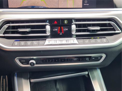 Used 2019 BMW X5 xDrive50i w/ M Sport Package AWD/4WD image 18