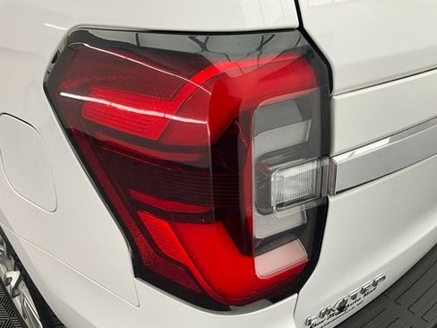 Used 2024 Ford Expedition Limited AWD/4WD image 25