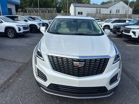 Used 2023 Cadillac XT5 Premium Luxury w/ Technology Package FWD image 3