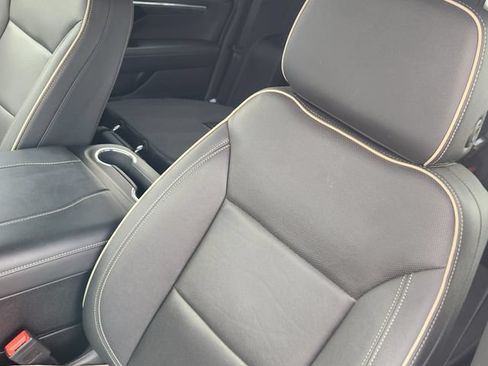 Used 2025 Chevrolet Suburban Premier RWD image 24