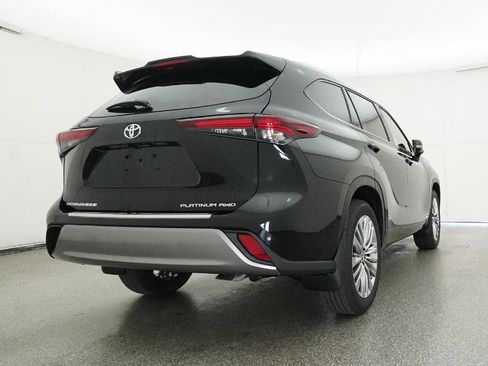 New 2026 Toyota Highlander Platinum image 31