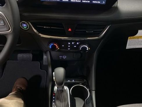 Used 2025 Buick Encore GX Preferred image 18